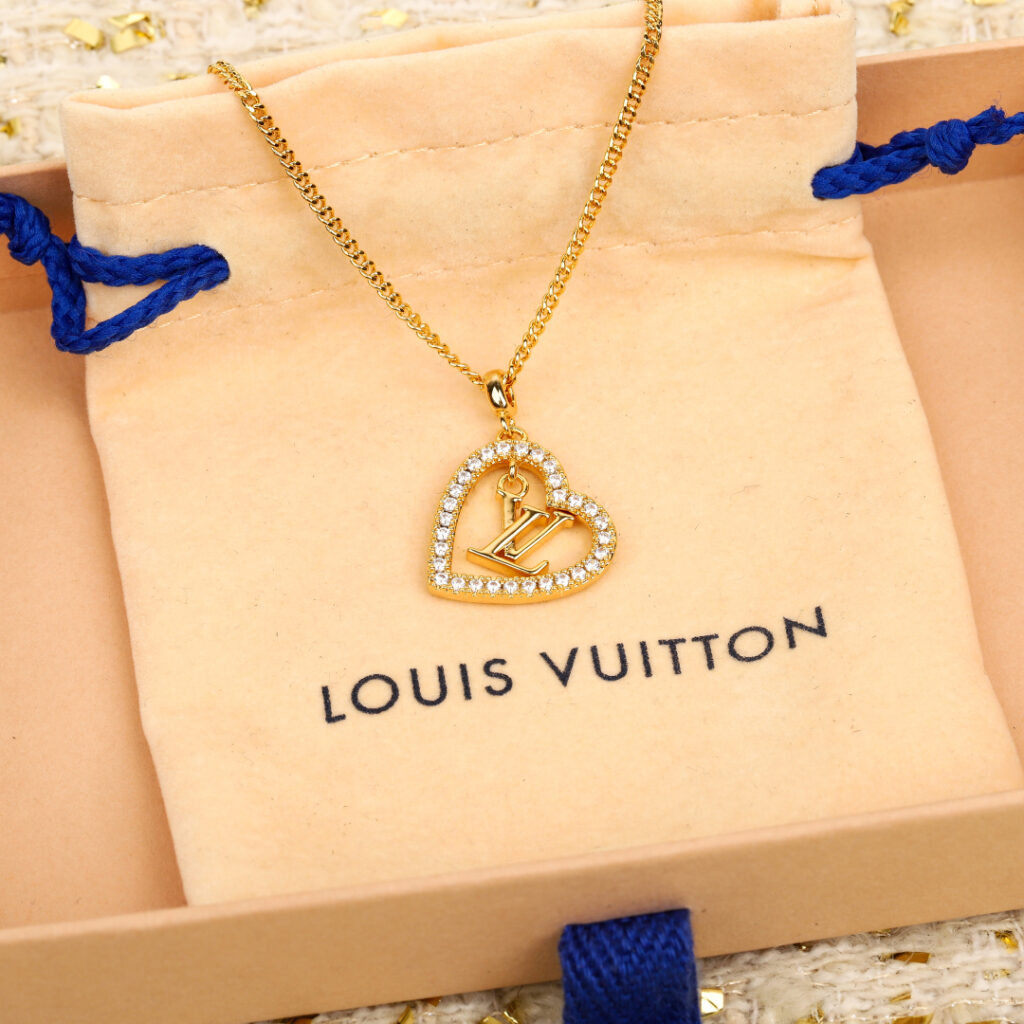 ルイ・ヴィトン「マイ LV ハート」ペンダントネックレス