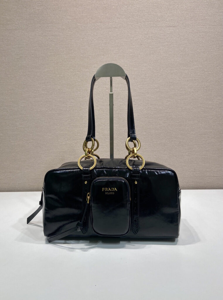プラダ「Prada」グロスレザーハンドバッグ