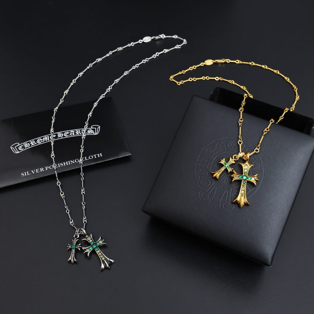 クロムハーツ「Chrome Hearts」のクラシックネックレス - 日常に上品なアクセントを添えるユニセックスモデル