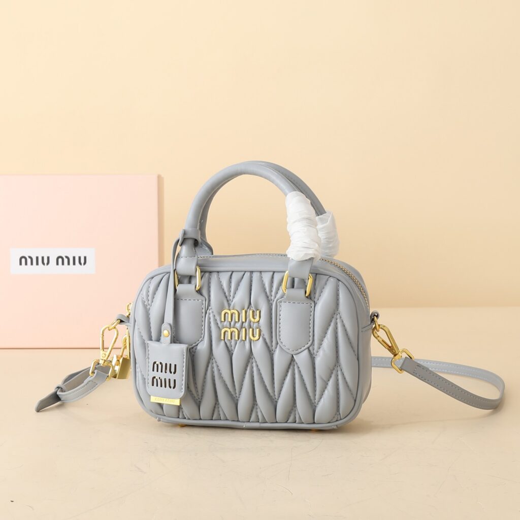 ミュウミュウ アルカディ マテラッセレザー スモールバッグ「Arcadie Bag」
