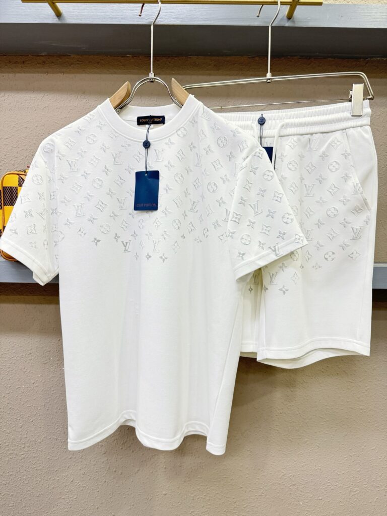 ルイ・ヴィトン サマーセットアップ リラックス 「半袖/ハーフパンツ」