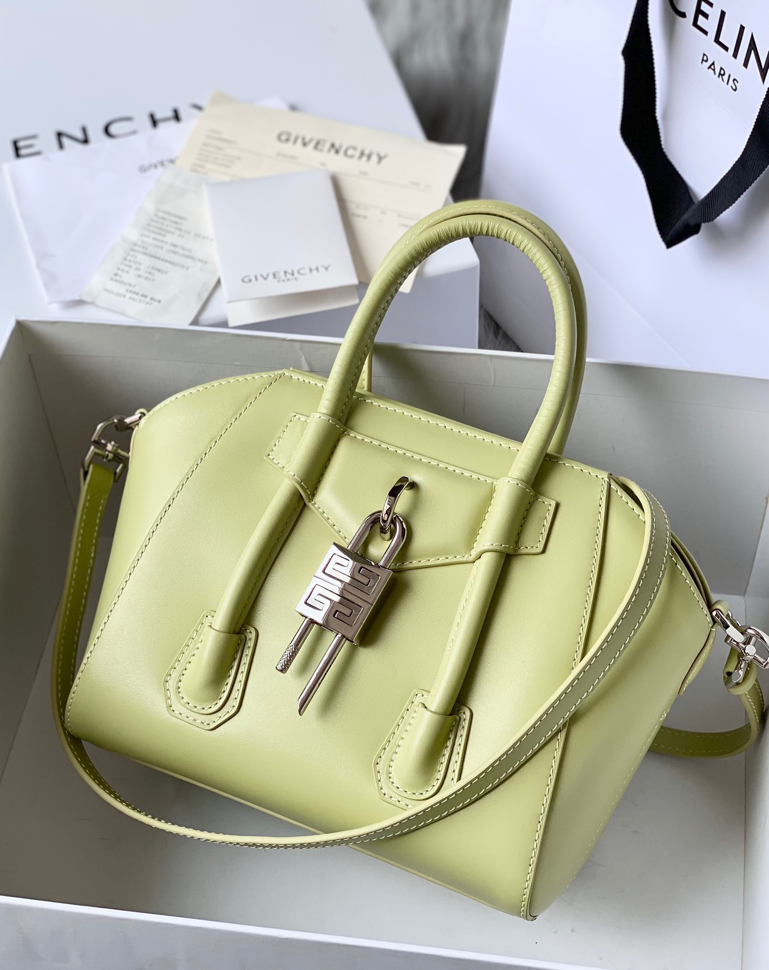 ジバンシィ「Givenchy」スモール アンティゴナ ボックスレザー バッグ