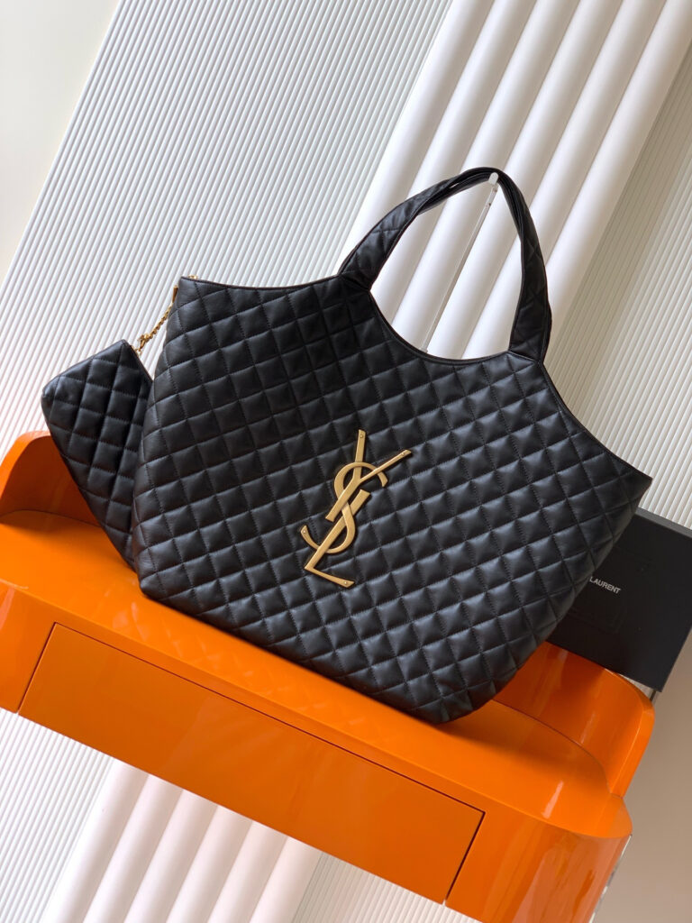 サンローラン「Saint Laurent」イカール マキシ ショッピングバッグ（ラムスキン／キルティング）