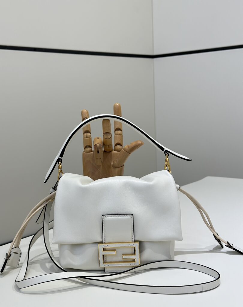 フェンディ「Fendi」Mamma Baguette スモール レザー ハンドバッグ