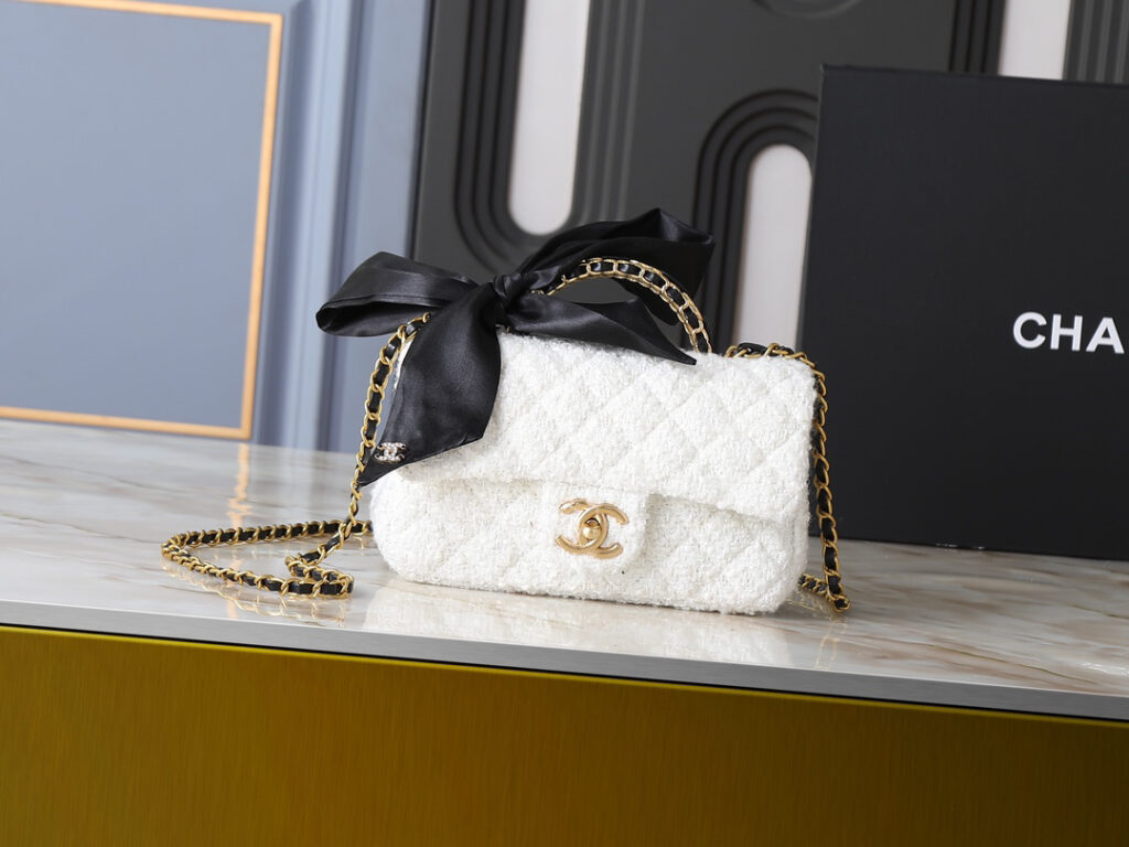シャネル トップハンドル ミニ フラップ バッグ「Mini Flap Bag」