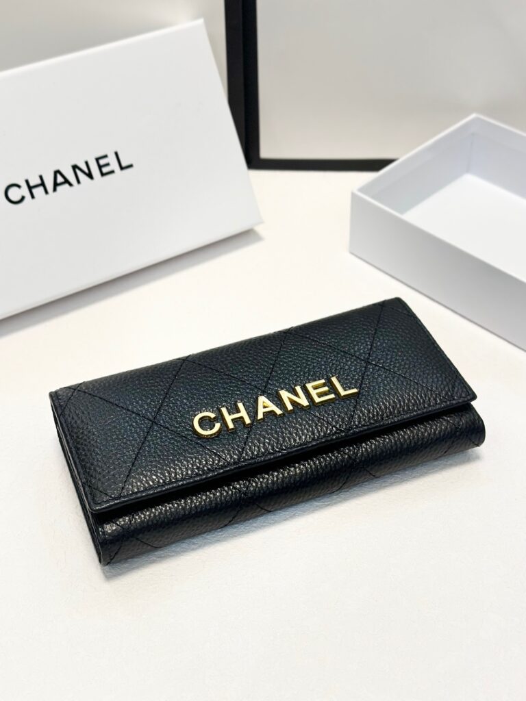 シャネル「Chanel」二つ折りレザーウォレット