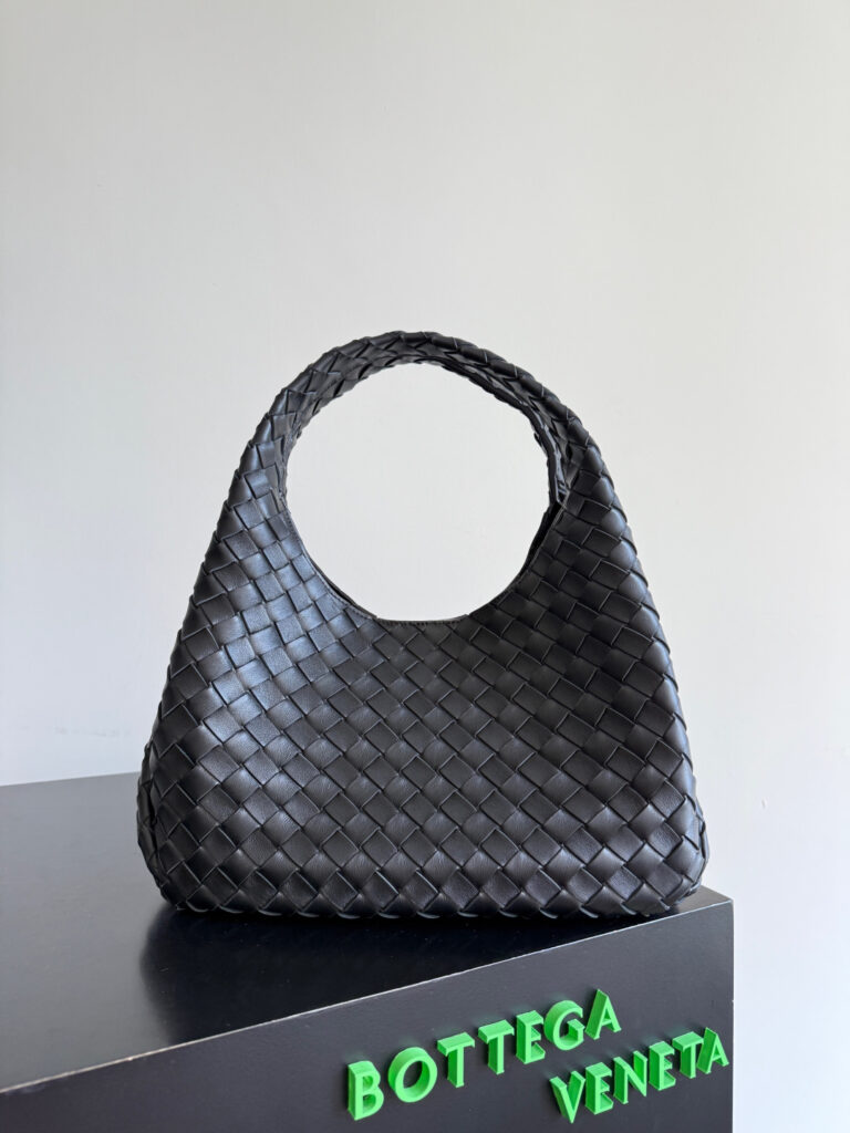ボッテガ・ヴェネタ「Bottega Veneta」Campana ショルダーバッグ