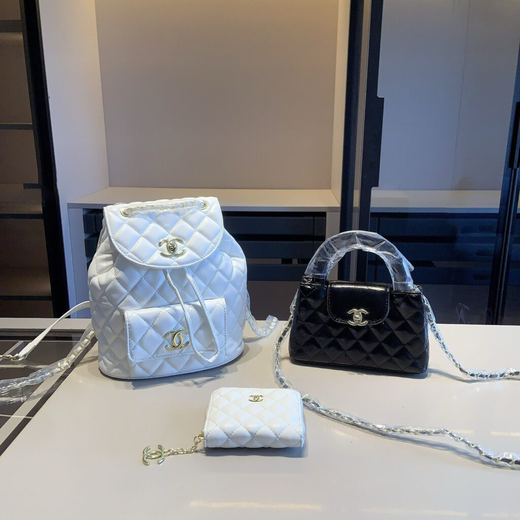 【シャネル最強 3 点セット】バックパック + ミニハンドバッグ + 財布が勢揃い！今だけ超特価！