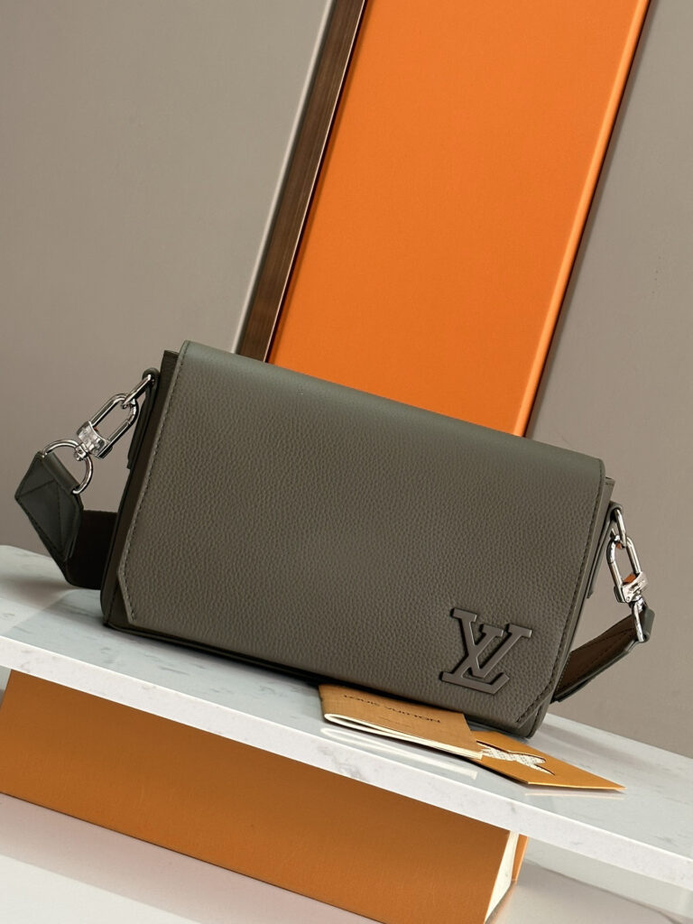 ルイ・ヴィトン「Louis Vuitton」テイクオフ･メッセンジャー