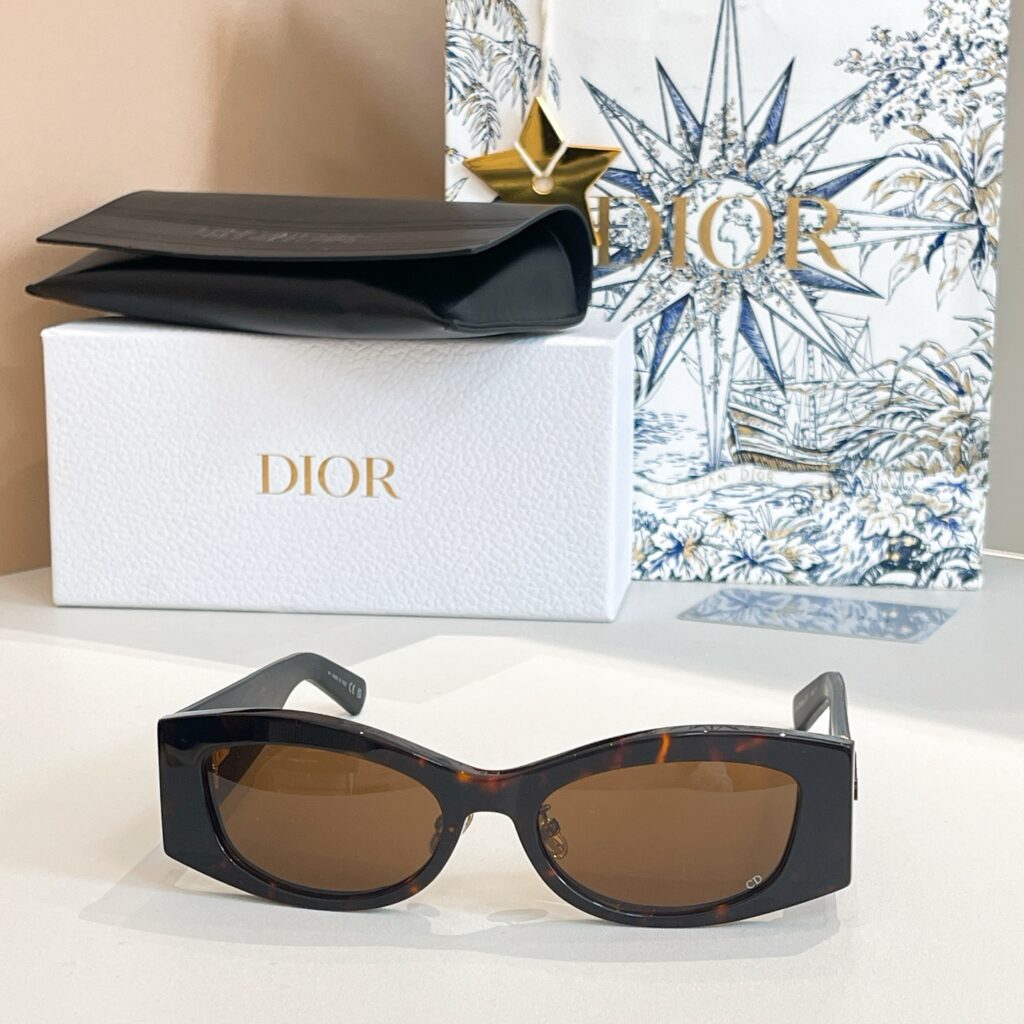 【注目新入荷】Dior フランス仕立てサングラス「ドライブ最適」