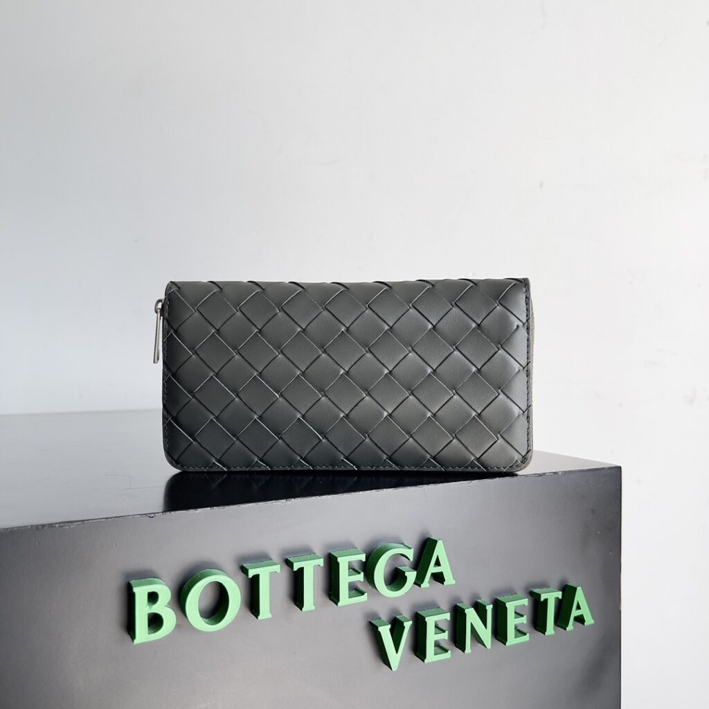 ボッテガ?ヴェネタ「Bottega Veneta」 カセット ロングウォレット
