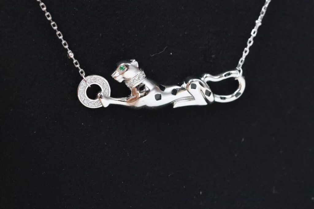 カルティエ「Cartier」パンサー グリーンアイ ペンダント ネックレス45CM