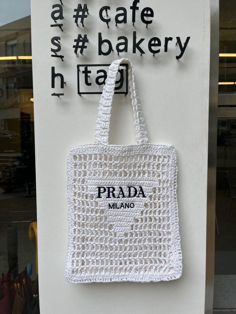 プラダ「Prada」ラフィア ショッピングトート サマーバッグ