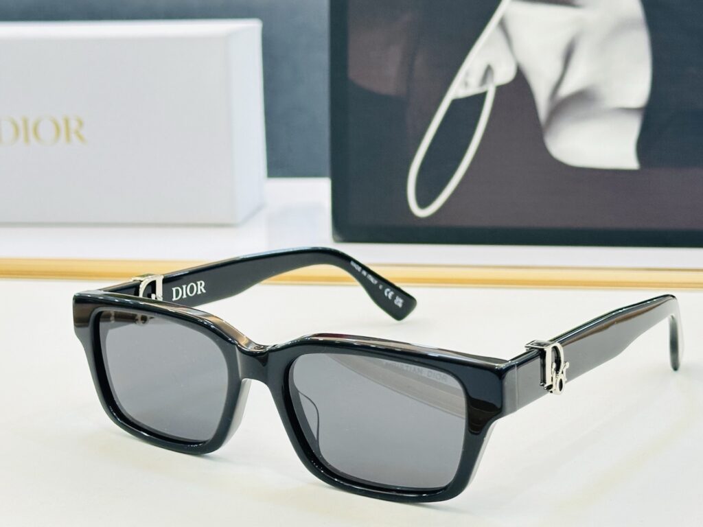 【注目新入荷】Dior フランス仕立てサングラス「ドライブ最適」