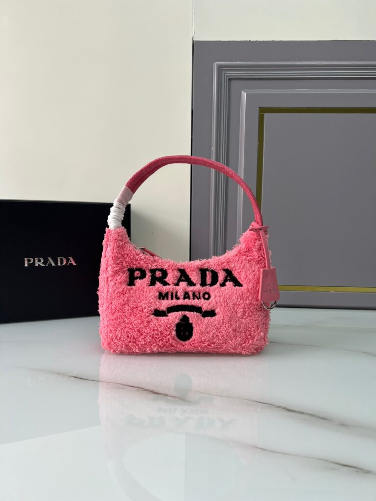 プラダ「Prada」Re-Edition 2000 タオル地 ホボ バッグ ミニバッグ