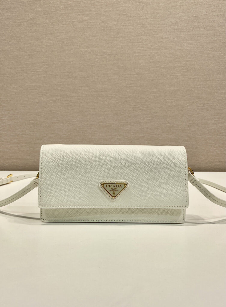 プラダ「Prada」サフィアノレザーミニハンドバッグ