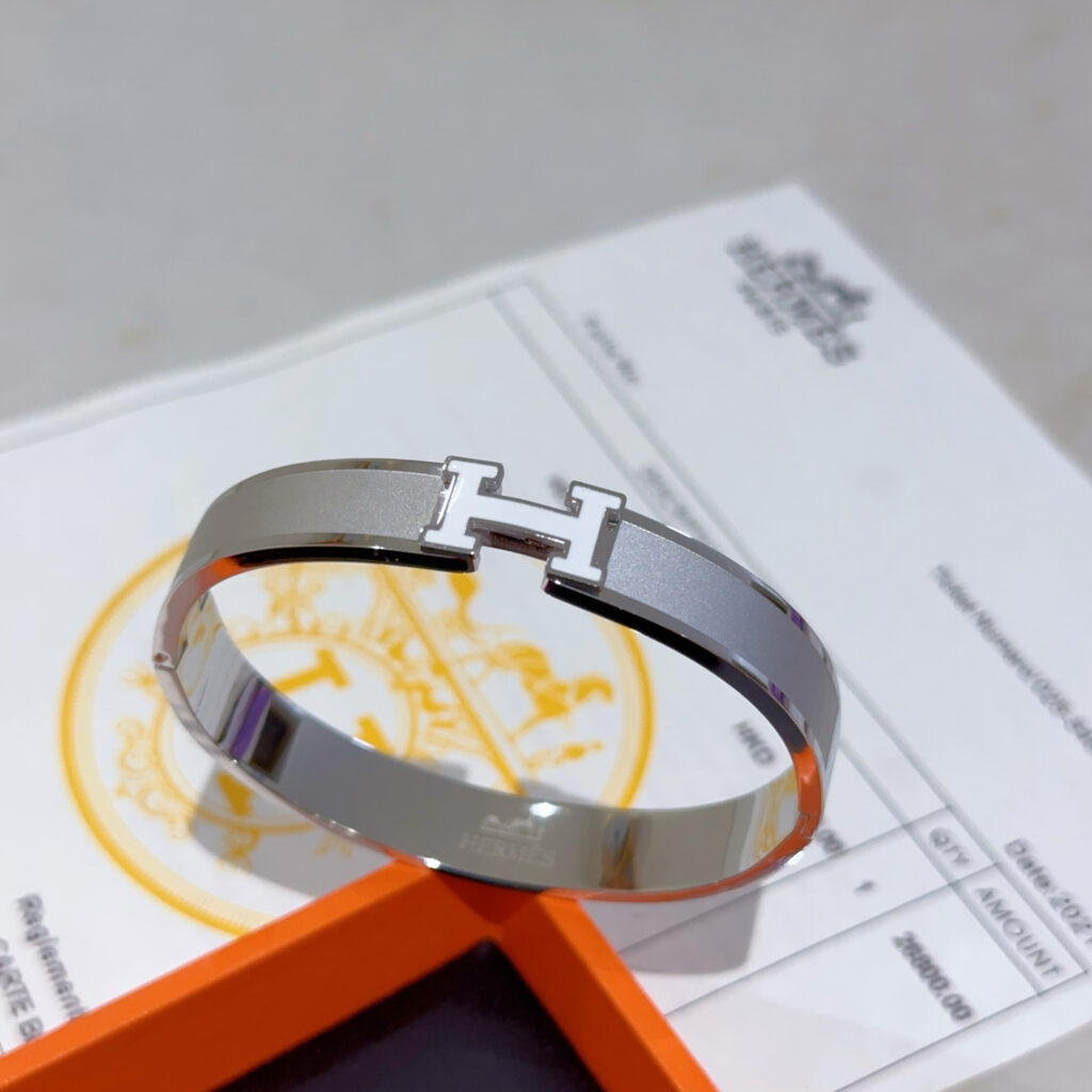 エルメス ブランドの象徴的なブレスレット
