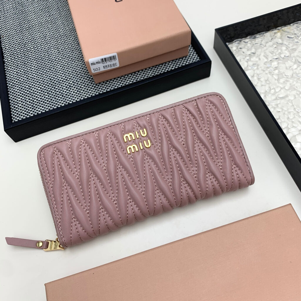 ミュウミュウ マテラッセレザー 財布「Matelassé Wallet」