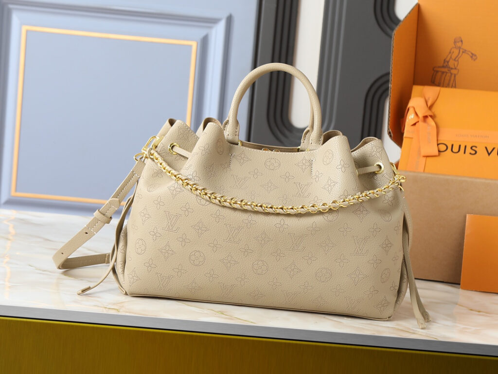 ルイ・ヴィトン ベラ･トート マヒナ子牛革「Bella Tote」