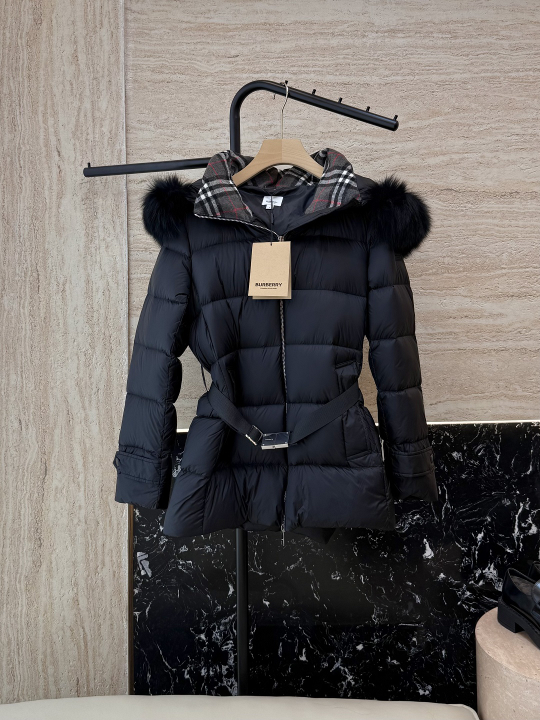 バーバリー「Burberry」秋冬レディースファー付き&スリムフィットフード付きダウンジャケット