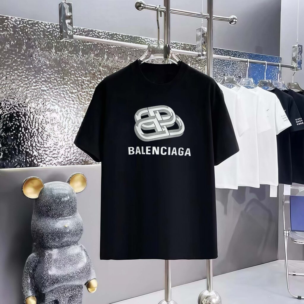 バレンシアガ Balenciaga グラフィックプリントクルーネックTシャツ