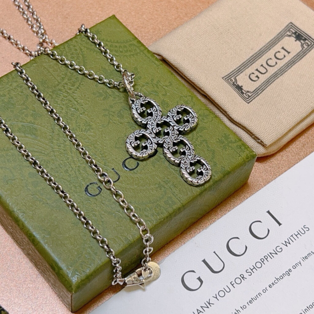 グッチ「Gucci」 Anger Forest ダブルGペンダントネックレス