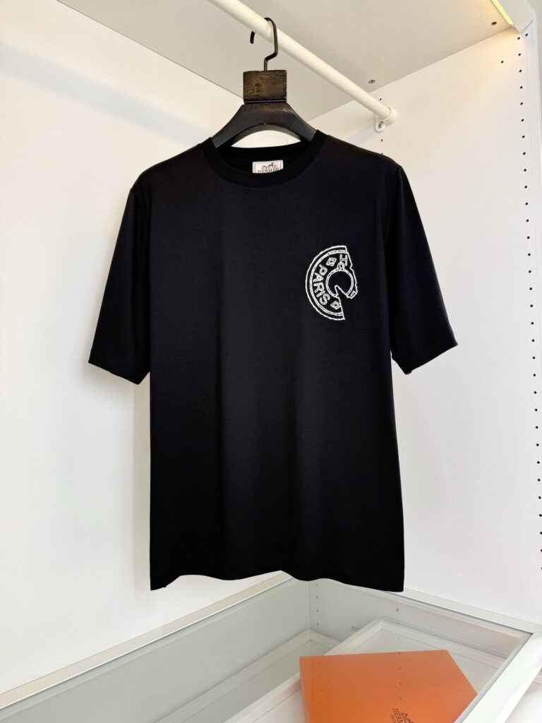 エルメス「Hermès」 クルーネックTシャツ 軽やかな着心地 春夏新作