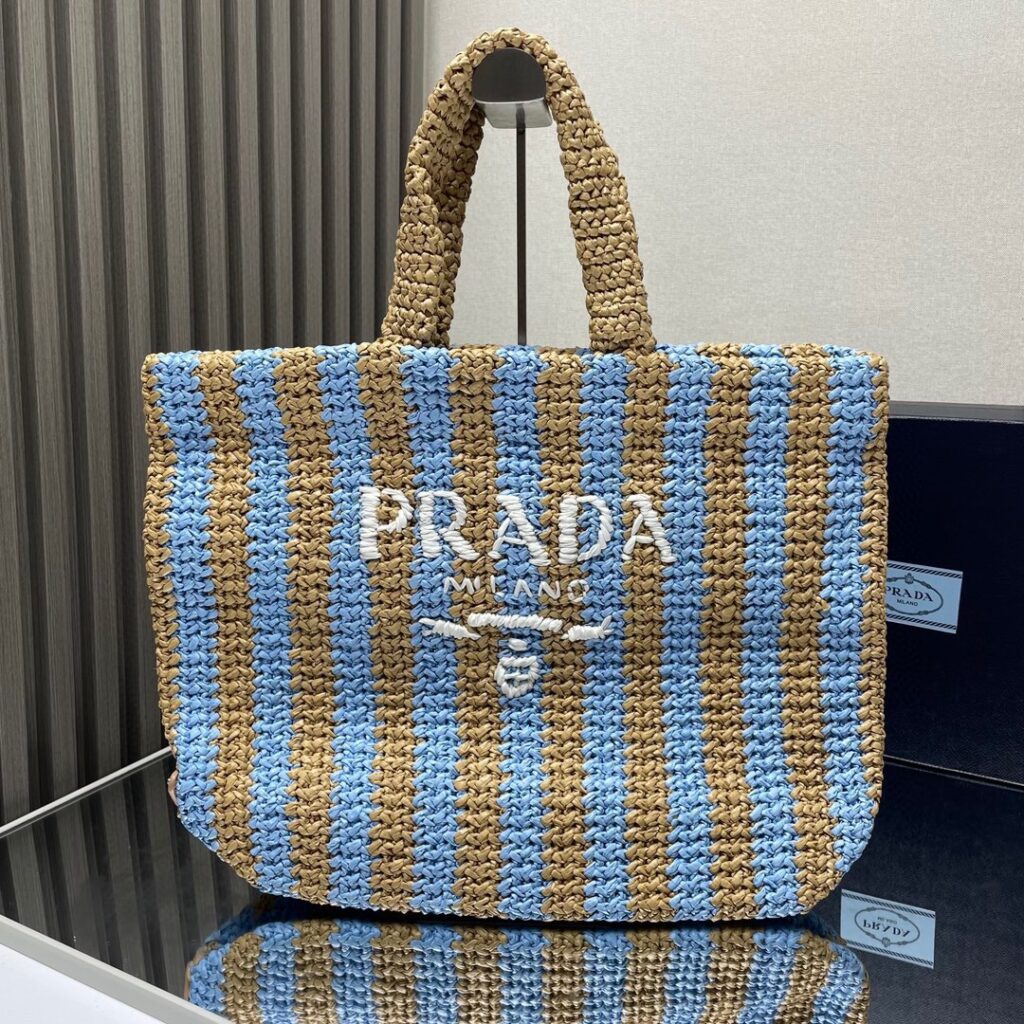 プラダ「Prada」サマー ラフィアトートバッグ