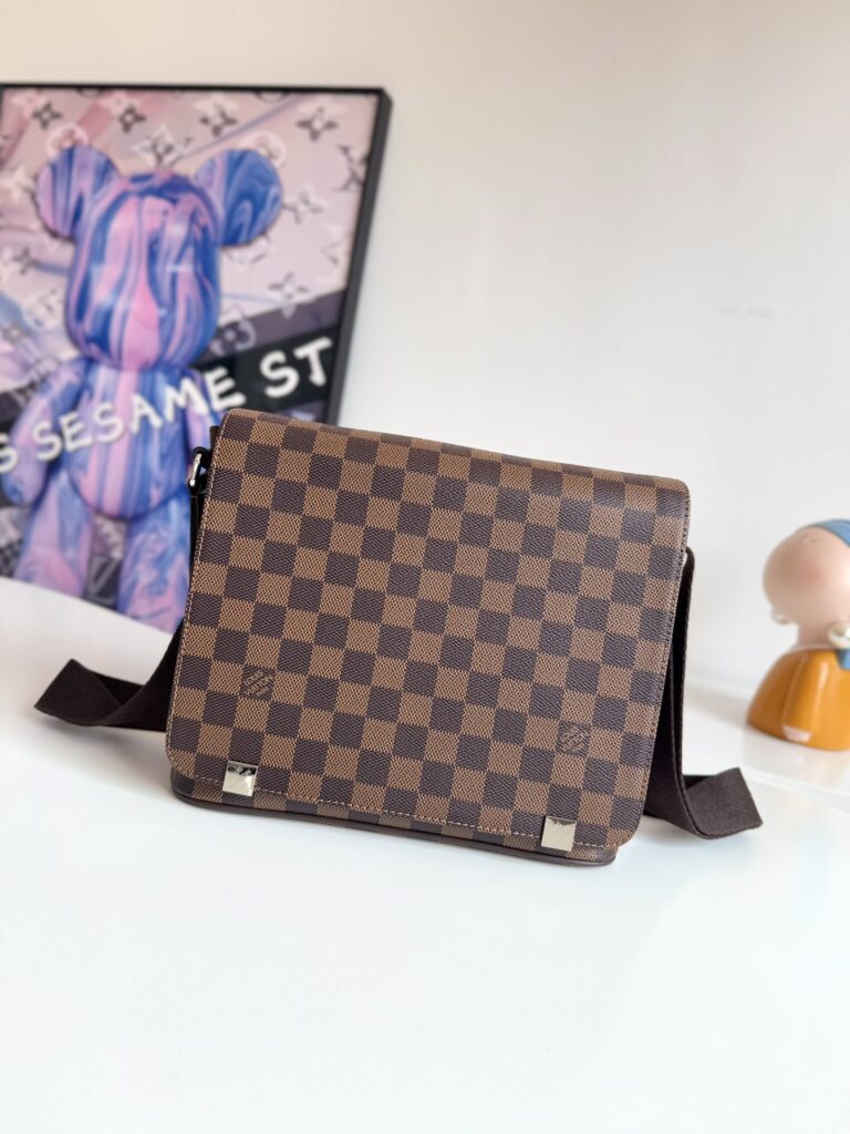ルイ・ヴィトン「Louis Vuitton」ディストリクト メッセンジャーバッグ