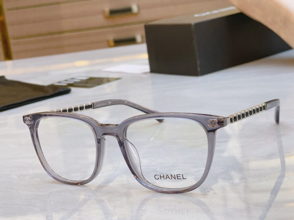 【新作到着】Chanel ハイセンスデザインサングラス「遮光レンズ搭載」