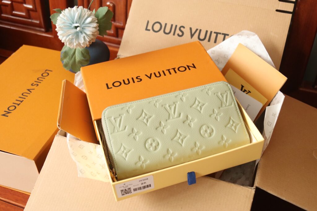 ルイ・ヴィトン「LV x TM」ジッピー･ウォレット