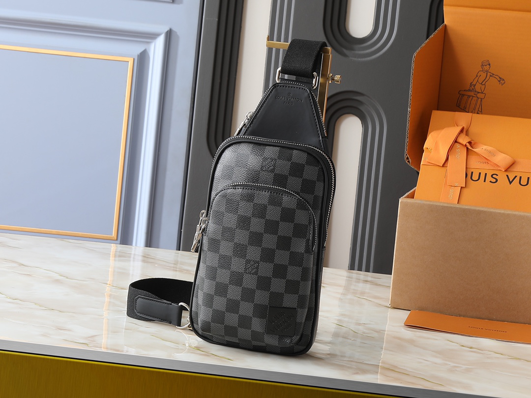 ルイ・ヴィトン「Louis Vuitton」Avenue スモールクラッチバッグ