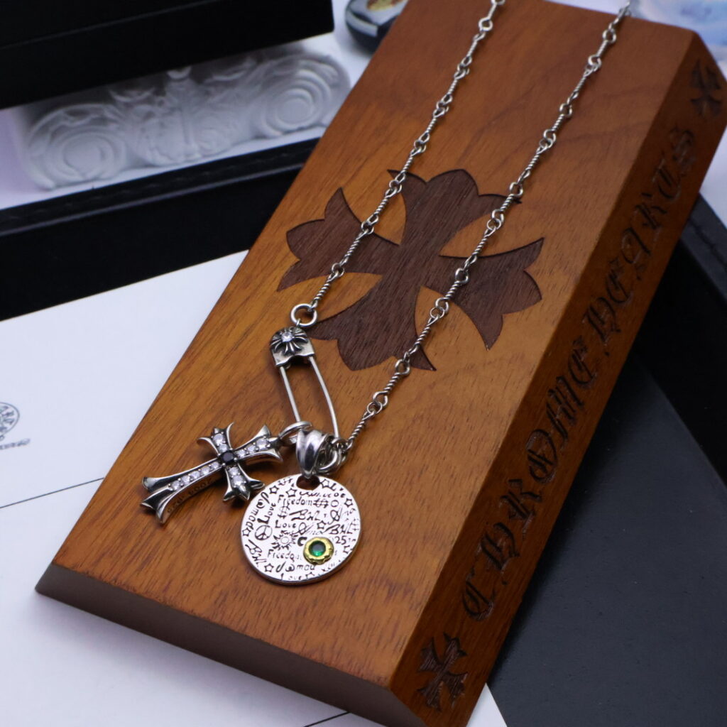 クロムハーツ「Chrome Hearts」チャームペンダント 2026