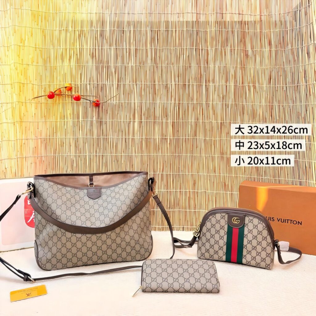 [グッチ セール三点セット]ショッピングバッグ＋カメラバッグ＋長財布