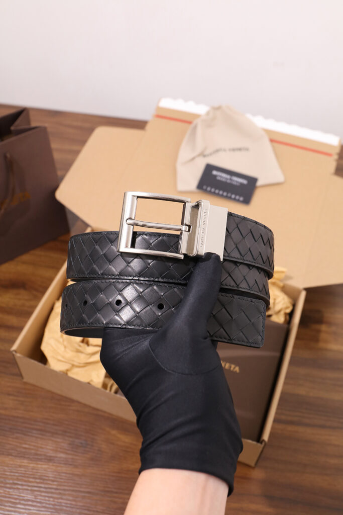 【ブランド品入庫】Bottega Veneta 上質素材ラグジュアリーベルト「全長約 100cm」