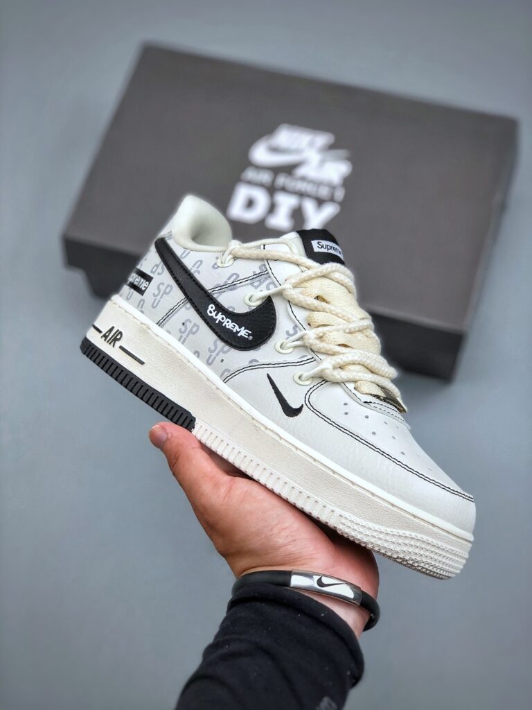 ナイキ エア フォース 1 トレンドスニーカー「Supreme 限定コラボモデル」