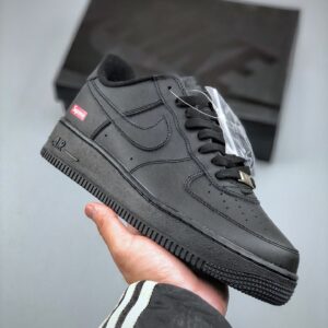 ナイキ エア フォース 1 トレンドスニーカー「Supreme 限定コラボモデル」