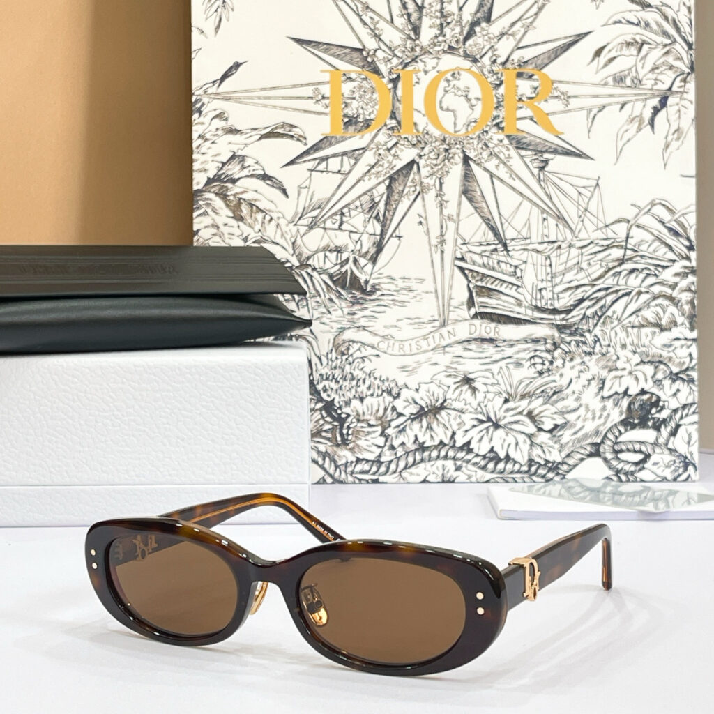 【注目新入荷】Dior フランス仕立てサングラス「ドライブ最適」