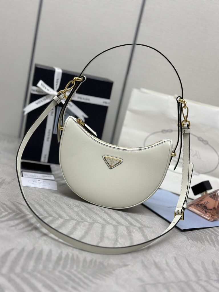 プラダ「Prada」 ムーン デュアルストラップ バッグ