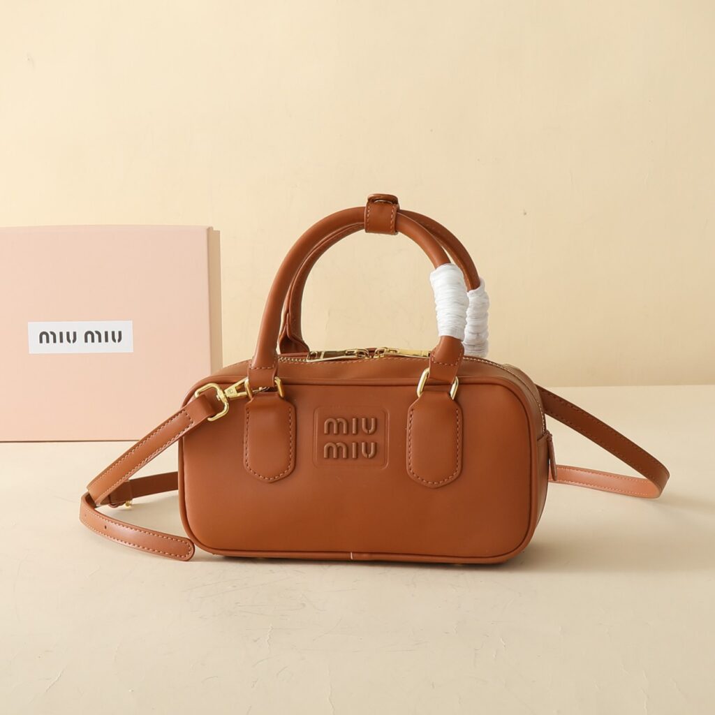 ミュウミュウ アルカディ レザー レギュラー/ラージバッグ「Arcadie Bag」