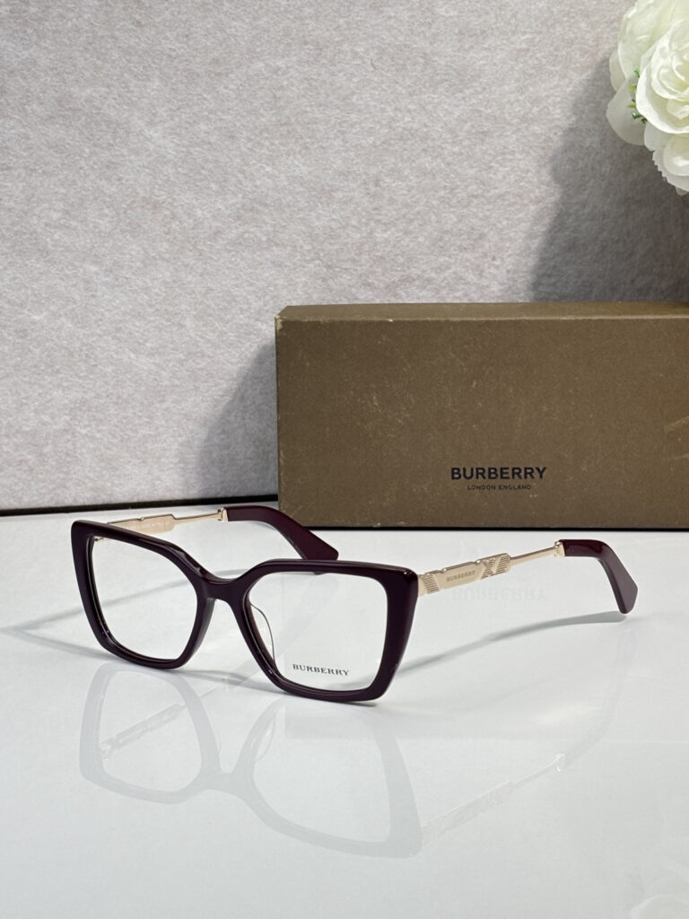 【店頭新登場】Burberry ブリティッシュデザインサングラス「アウトドア適合」