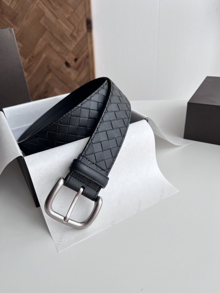 【ブランド品入庫】Bottega Veneta 上質素材ラグジュアリーベルト「全長約 100cm」
