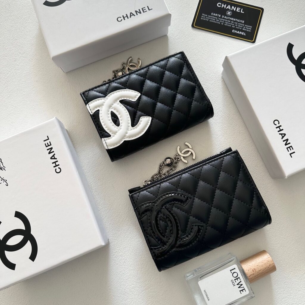 シャネル「Chanel」二つ折りレザーウォレット