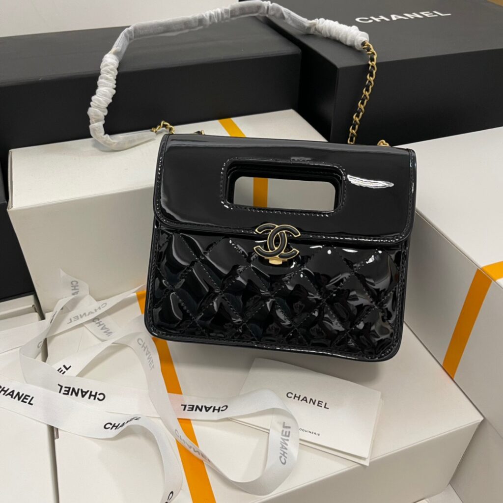 シャネル「Chanel」23S パテントレザー フラップバッグ