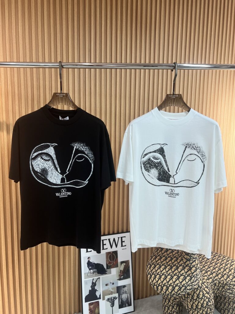 ヴァレンティノ Valentino 春夏ニューコレクション クルーネック ショートスリーブTシャツ