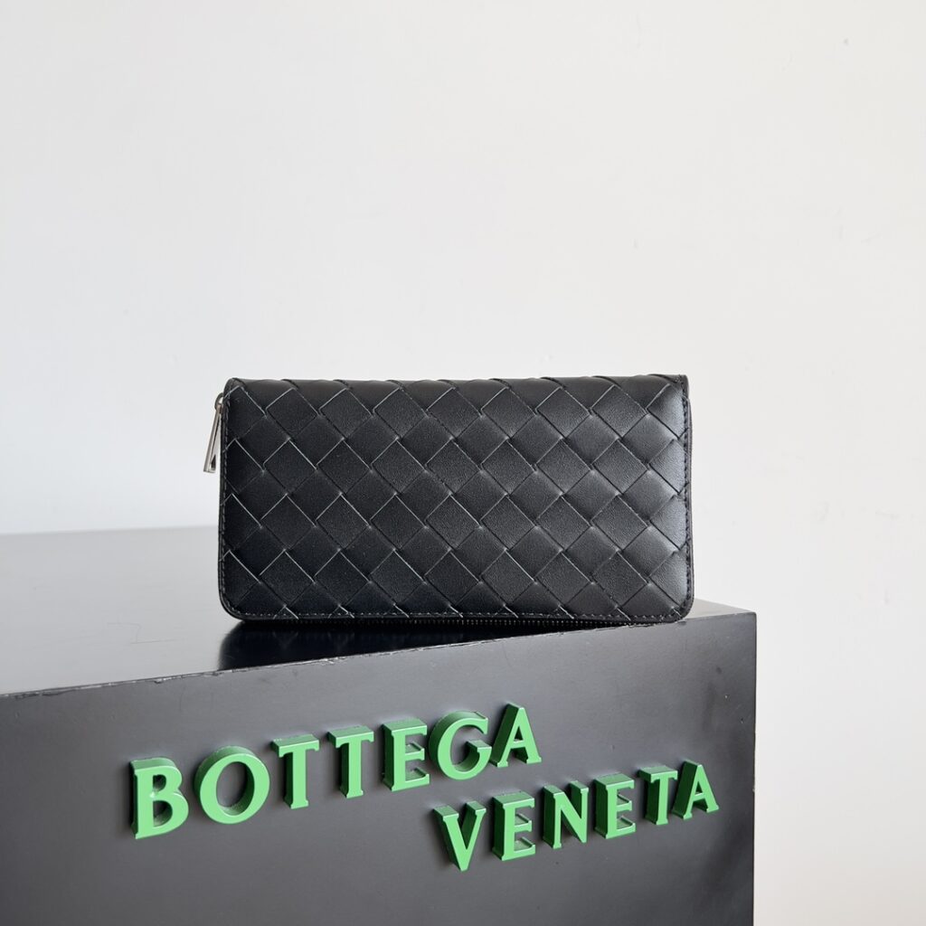 ボッテガ?ヴェネタ「Bottega Veneta」 カセット ロングウォレット