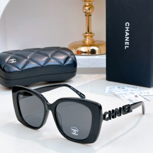 【新作到着】Chanel ハイセンスデザインサングラス「遮光レンズ搭載」