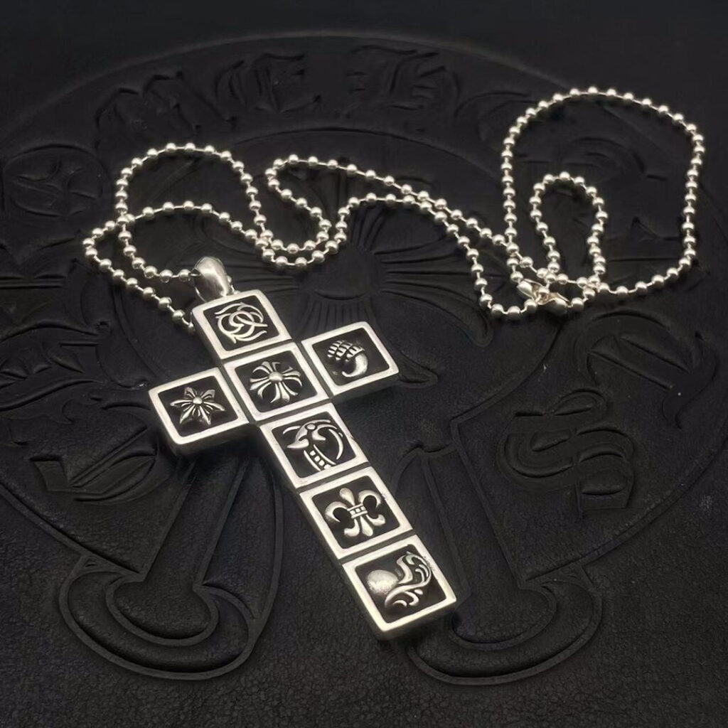 クロムハーツ「Chrome Hearts」のクラシックネックレス - 日常に上品なアクセントを添えるユニセックスモデル