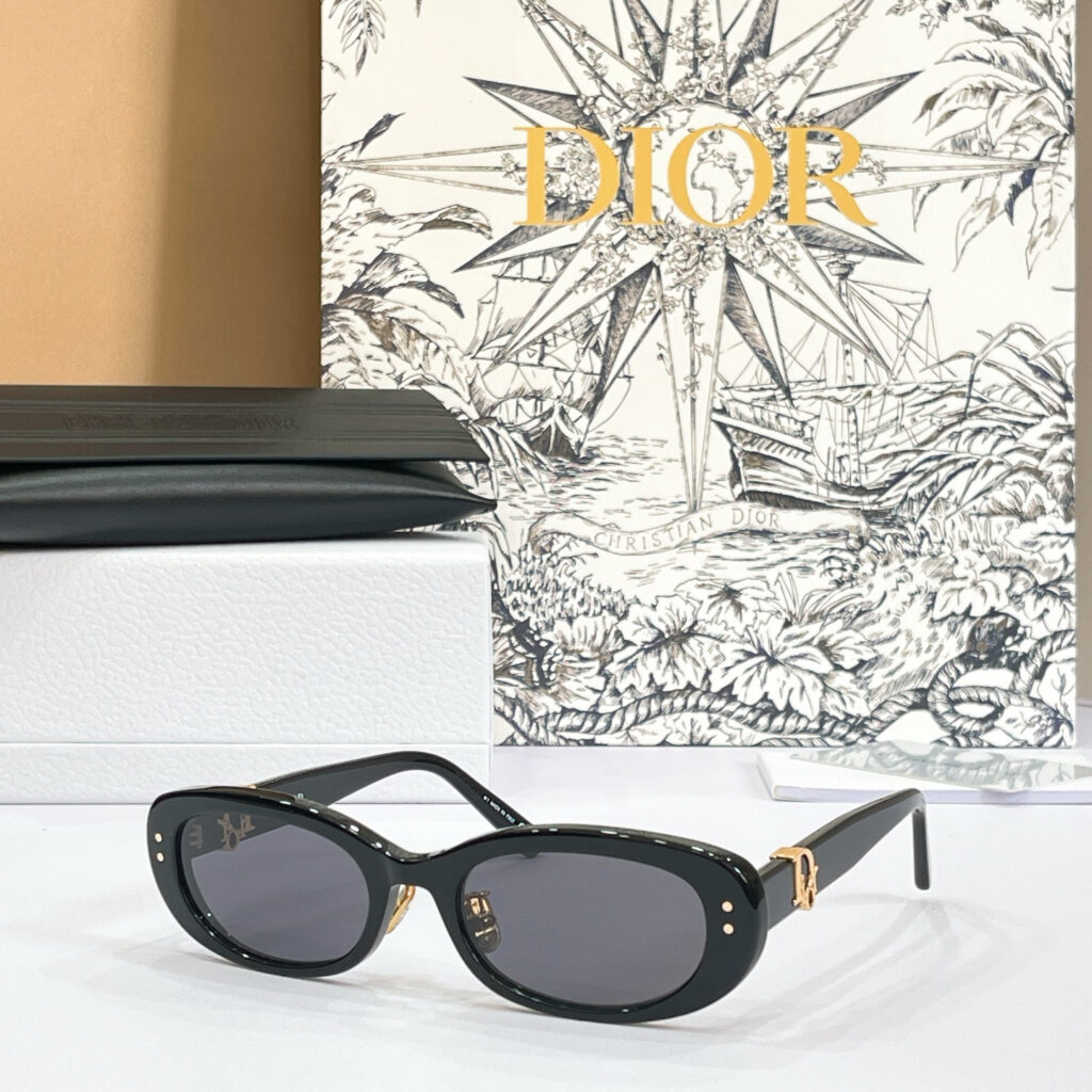 【注目新入荷】Dior フランス仕立てサングラス「ドライブ最適」