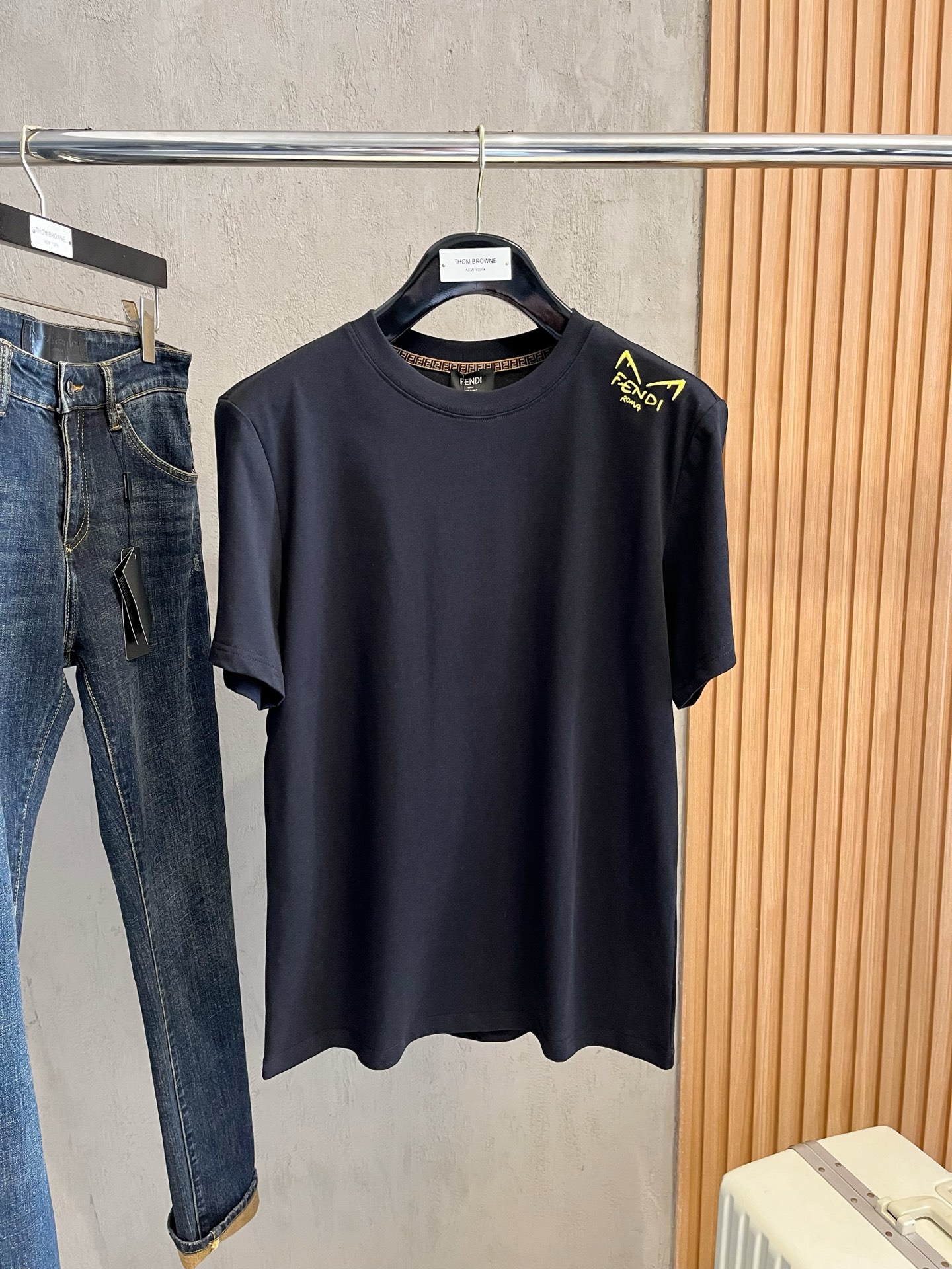 フェンディ Fendi 25SS 春夏新作 フロントロゴ プリント ショートスリーブTシャツ